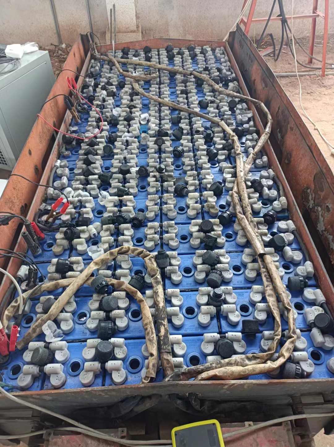 煤矿矿车电池组修复